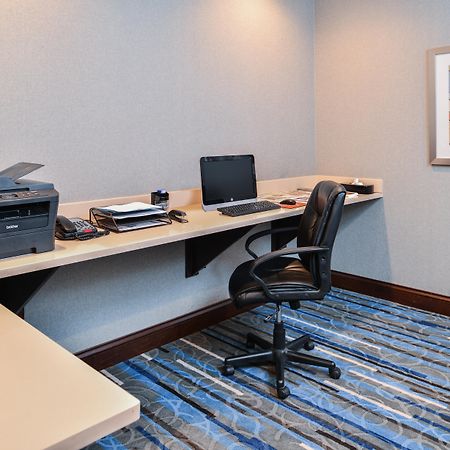 Holiday Inn Express Hotel & Suites York By Ihg Екстериор снимка