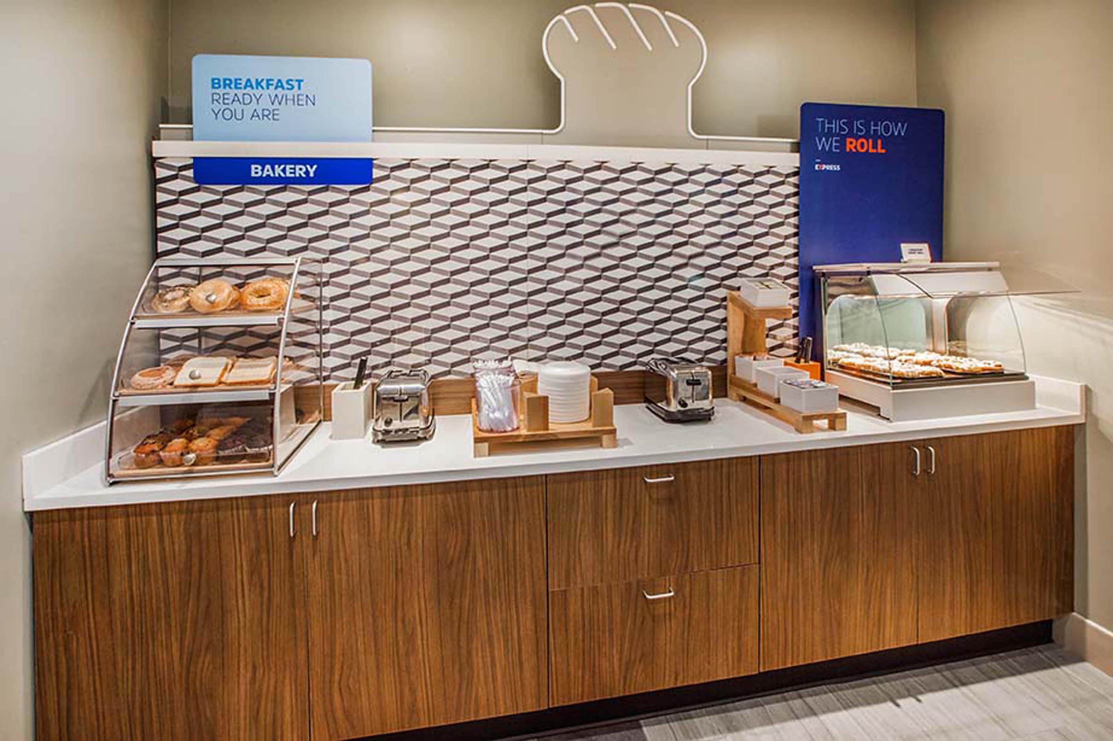 Holiday Inn Express Hotel & Suites York By Ihg Екстериор снимка